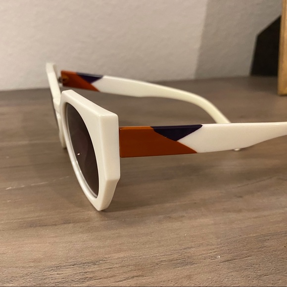White frame sunglasses - Picture 2 of 5